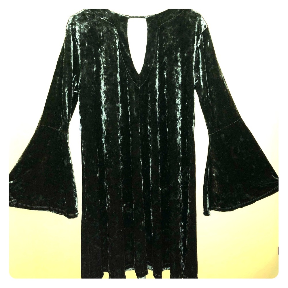 Women’s large hunter green bell sleeved dress💚
